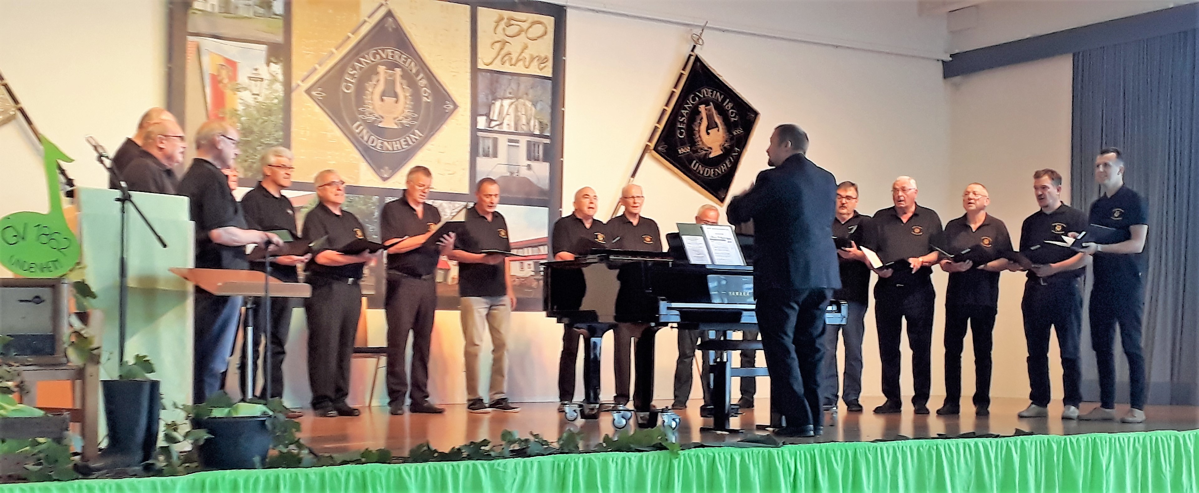 Der Männerchor beim Auftritt in Undenheim