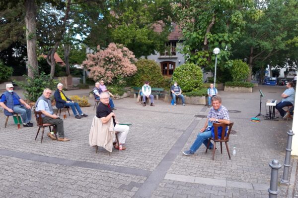 Open-Air-Probe auf dem Long-Champ-Platz. Foto: Bernhard Marin